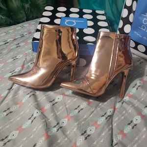 BAKERS SHELBY ROSE GOLD ANKLE BOOT